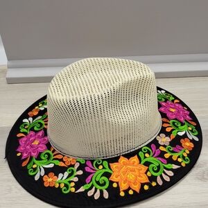 La Sierra Cream and Black Hat with Floral Embroidery